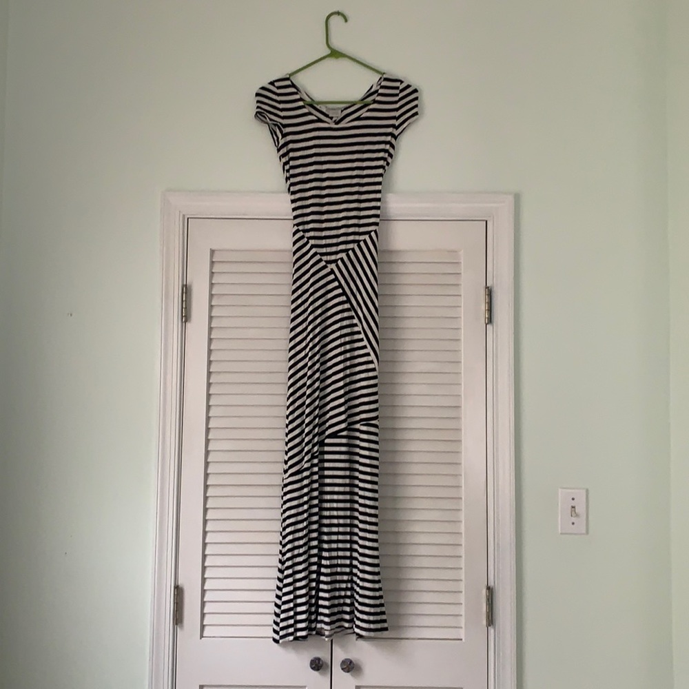 Maxi dress with open back